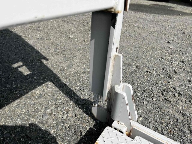 三菱ふそうキャンターアルミバン小型（2t・3t）[写真23]