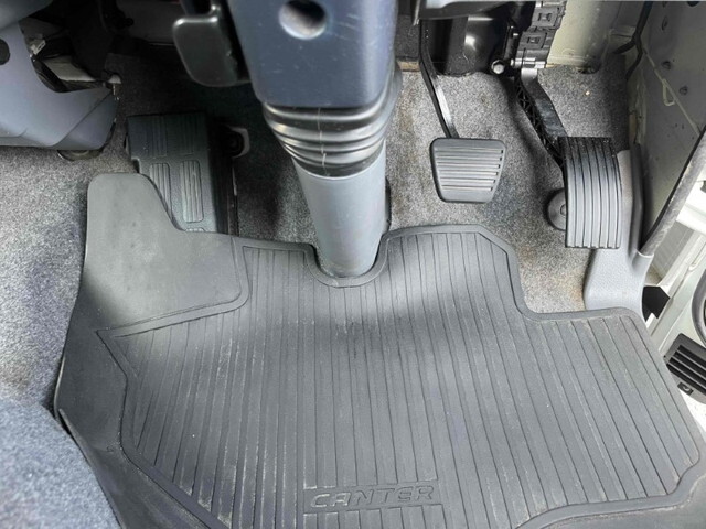 三菱ふそうキャンターアルミバン小型（2t・3t）[写真36]