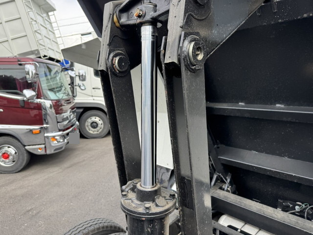 いすゞフォワードダンプ中型（4t）[写真13]