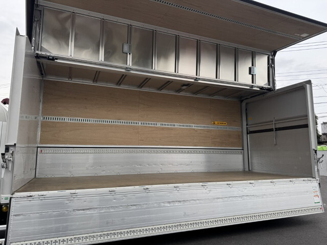 いすゞフォワードアルミウイング中型（4t）[写真10]