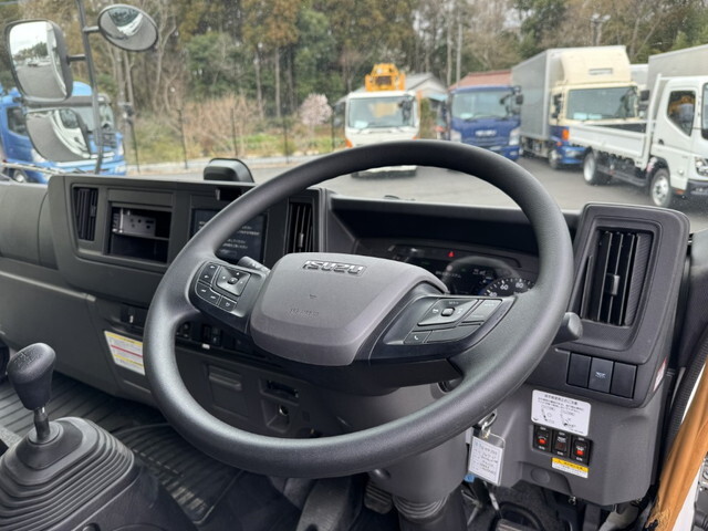 いすゞフォワードアルミウイング中型（4t）[写真17]