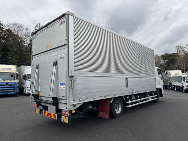 いすゞフォワードアルミウイング中型（4t）[写真02]