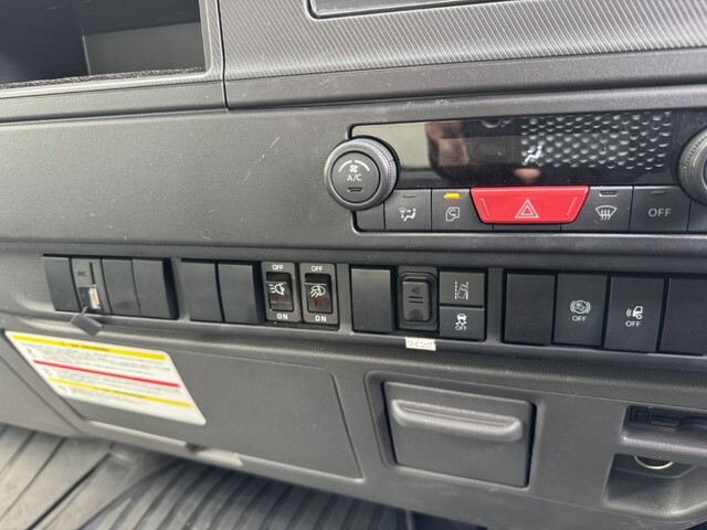 いすゞフォワードアルミウイング中型（4t）[写真21]