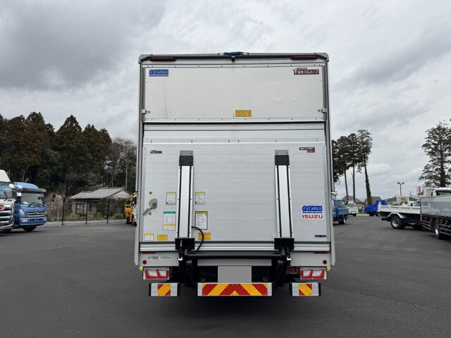 いすゞフォワードアルミウイング中型（4t）[写真06]