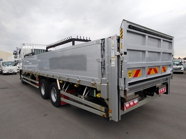 いすゞギガアルミブロック大型（10t）[写真02]