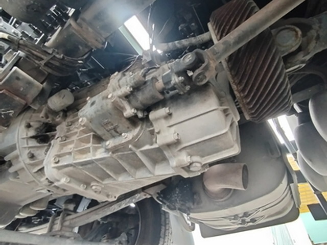 UDトラックスクオンダンプ大型（10t）[写真18]