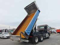 UDトラックスクオンダンプ大型（10t）[写真02]