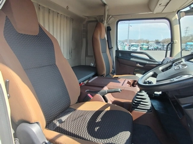 日野レンジャー冷凍車（冷蔵車）中型（4t）[写真24]