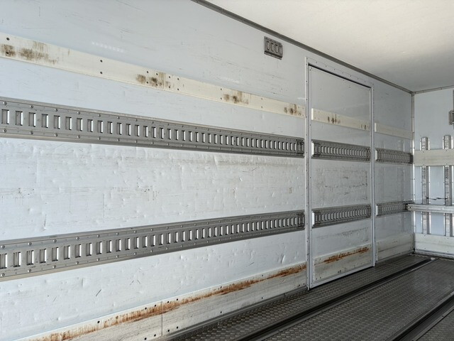 いすゞフォワード保冷バン中型（4t）[写真15]