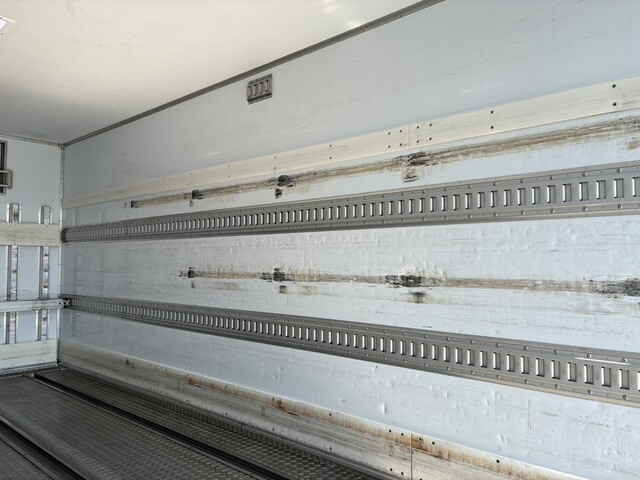 いすゞフォワード保冷バン中型（4t）[写真16]