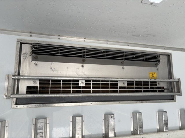 いすゞフォワード保冷バン中型（4t）[写真17]