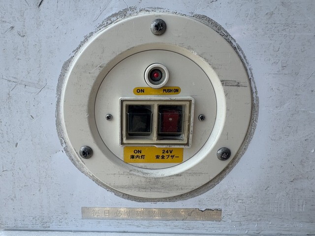 いすゞフォワード保冷バン中型（4t）[写真18]