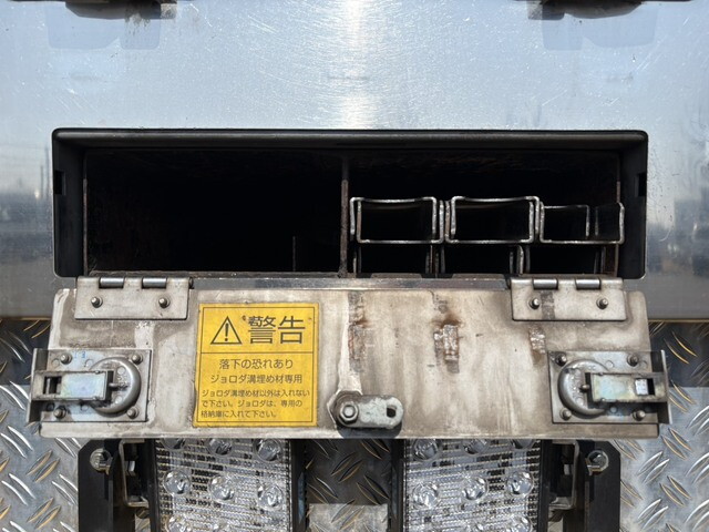いすゞフォワード保冷バン中型（4t）[写真19]