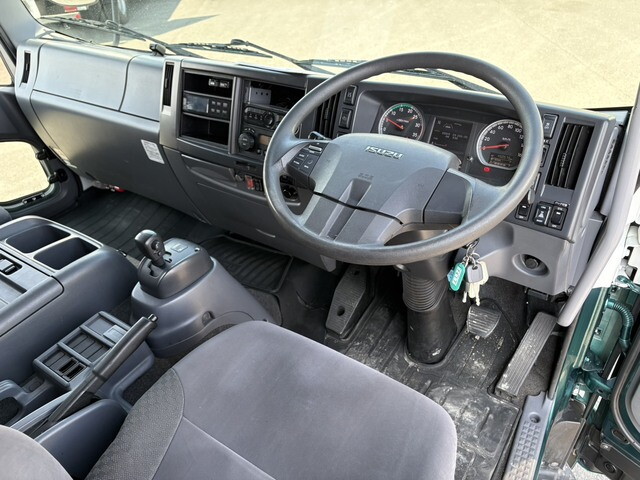 いすゞフォワード保冷バン中型（4t）[写真32]