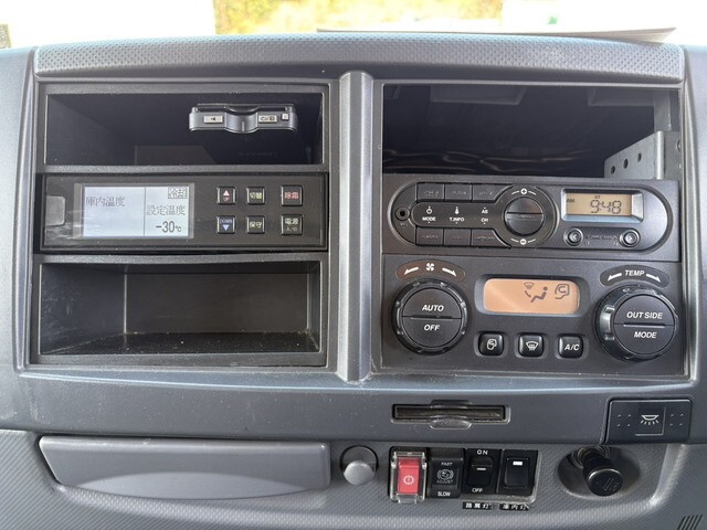 いすゞフォワード保冷バン中型（4t）[写真35]