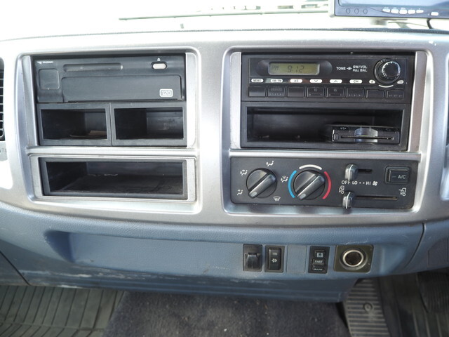 日野レンジャーコンテナ専用車増トン（6t・8t）[写真37]