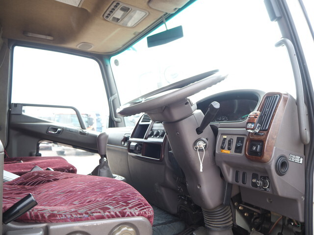 三菱ふそうファイタークレーン6段中型（4t）[写真33]