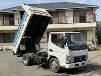 三菱ふそうキャンター平ボディ小型（2t・3t）[写真01]