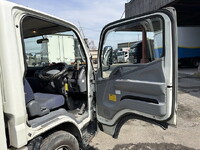 三菱ふそうキャンター平ボディ小型（2t・3t）[写真33]