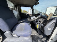 三菱ふそうキャンター平ボディ小型（2t・3t）[写真34]