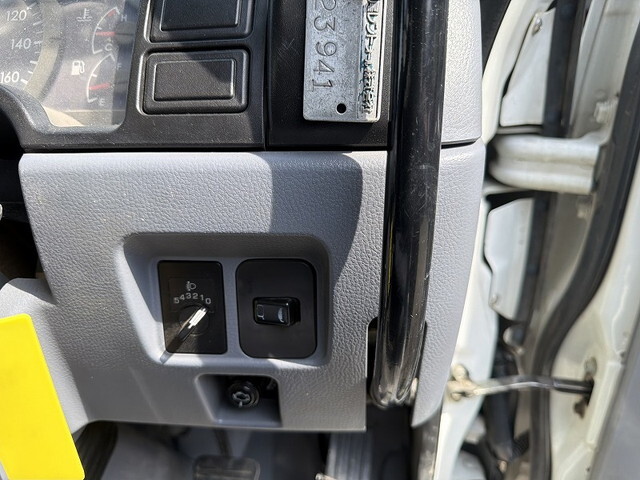 三菱ふそうキャンター平ボディ小型（2t・3t）[写真34]