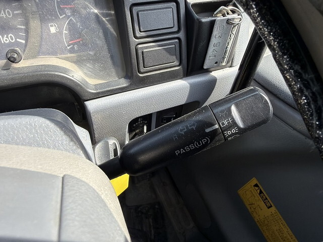 三菱ふそうキャンター平ボディ小型（2t・3t）[写真38]