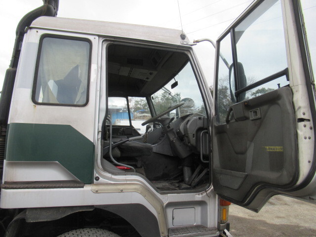 三菱ふそうグレートトレーラーヘッド（トラクターヘッド）大型（10t）[写真18]