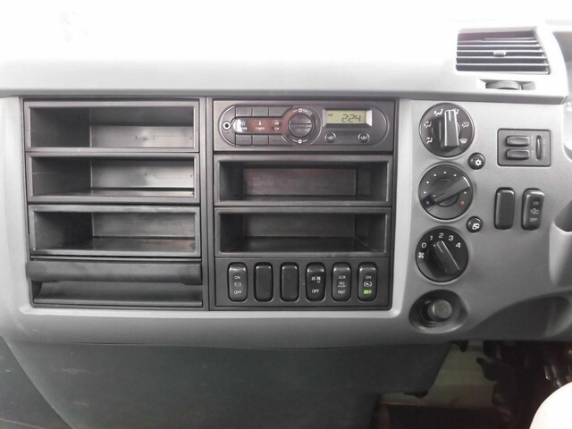 三菱ふそうファイター平ボディ中型（4t）[写真15]