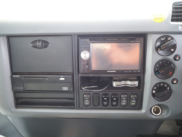 三菱ふそうファイターセルフクレーン6段増トン（6t・8t）[写真36]