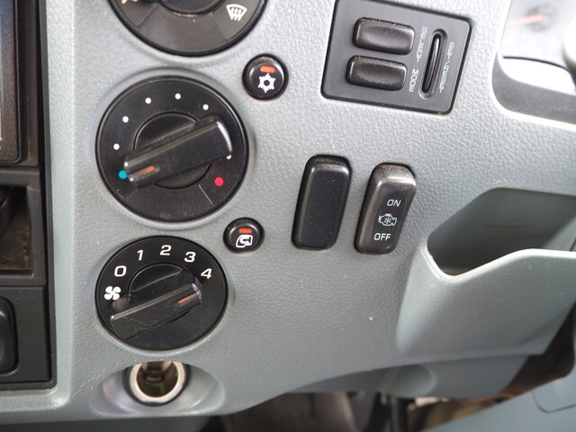 三菱ふそうファイターセルフクレーン6段増トン（6t・8t）[写真38]