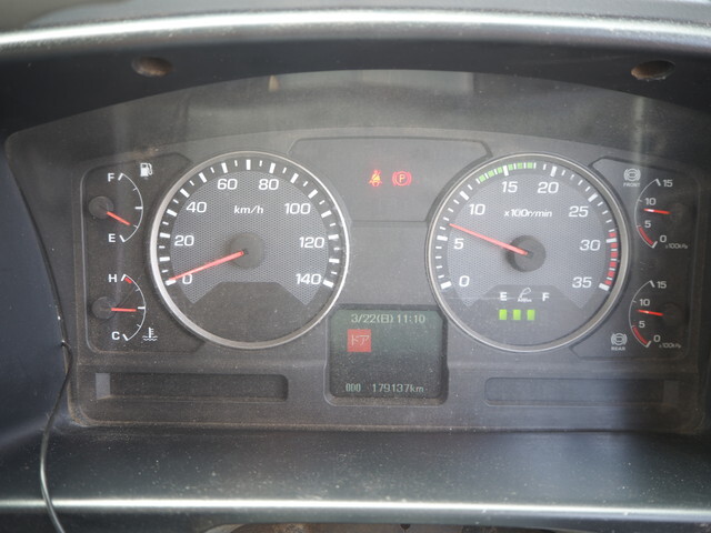 三菱ふそうファイターセルフクレーン6段増トン（6t・8t）[写真40]