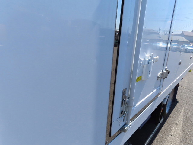 いすゞエルフ冷凍車（冷蔵車）小型（2t・3t）[写真28]