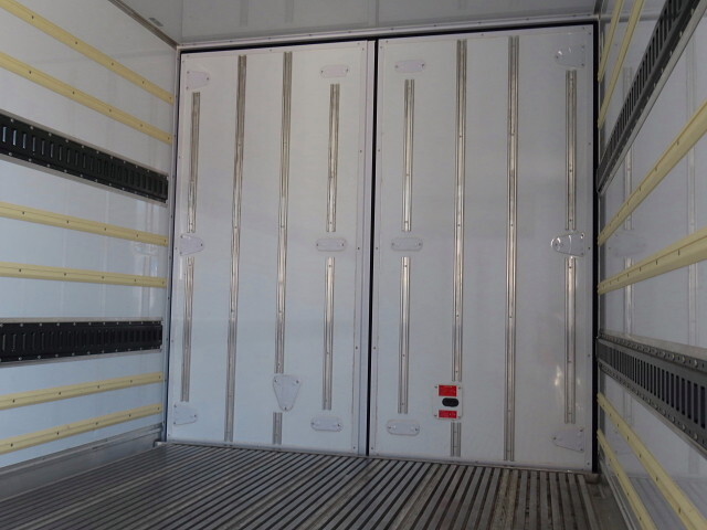 いすゞエルフ冷凍車（冷蔵車）小型（2t・3t）[写真35]