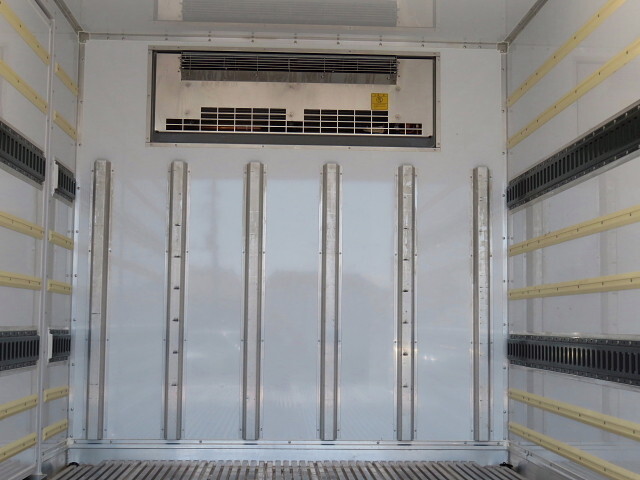 いすゞエルフ冷凍車（冷蔵車）小型（2t・3t）[写真38]