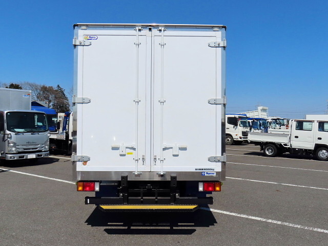 いすゞエルフ冷凍車（冷蔵車）小型（2t・3t）[写真05]