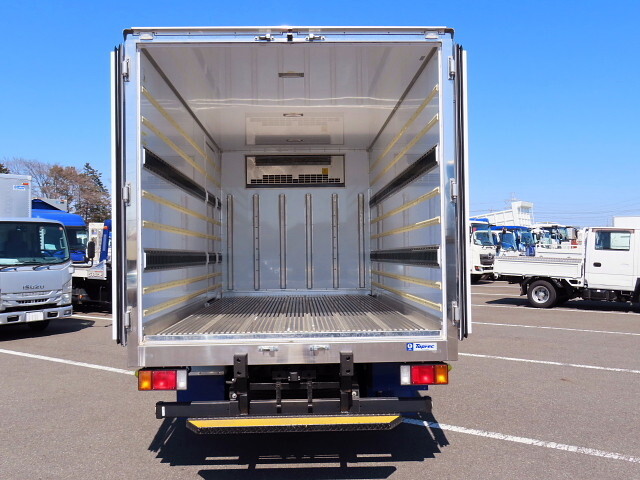 いすゞエルフ冷凍車（冷蔵車）小型（2t・3t）[写真06]
