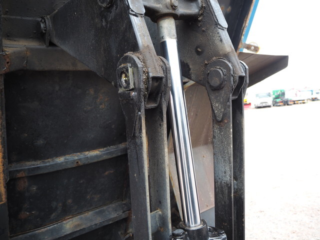 いすゞフォワード深ダンプ（土砂禁ダンプ）中型（4t）[写真14]