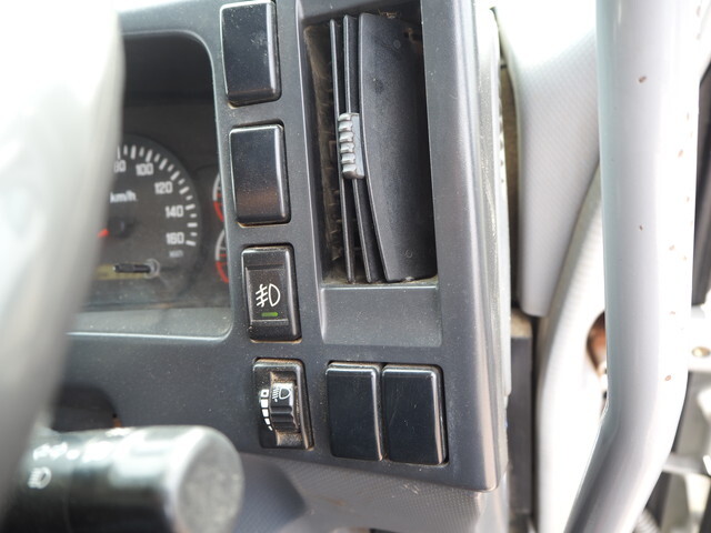 いすゞフォワード深ダンプ（土砂禁ダンプ）中型（4t）[写真39]