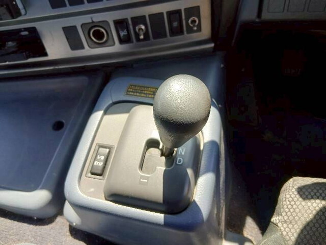 日野プロフィアトレーラーヘッド（トラクターヘッド）大型（10t）[写真29]