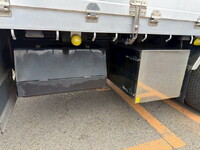 UDトラックスクオンアルミブロック大型（10t）[写真11]