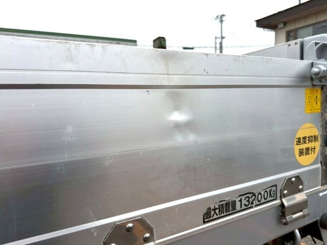 UDトラックスクオンアルミブロック大型（10t）[写真15]