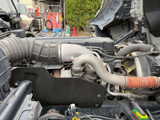 UDトラックスクオンアルミブロック大型（10t）[写真17]