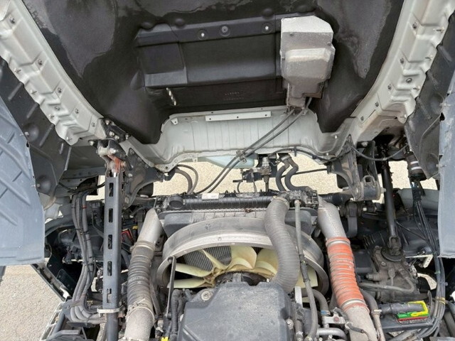 UDトラックスクオンアルミブロック大型（10t）[写真19]