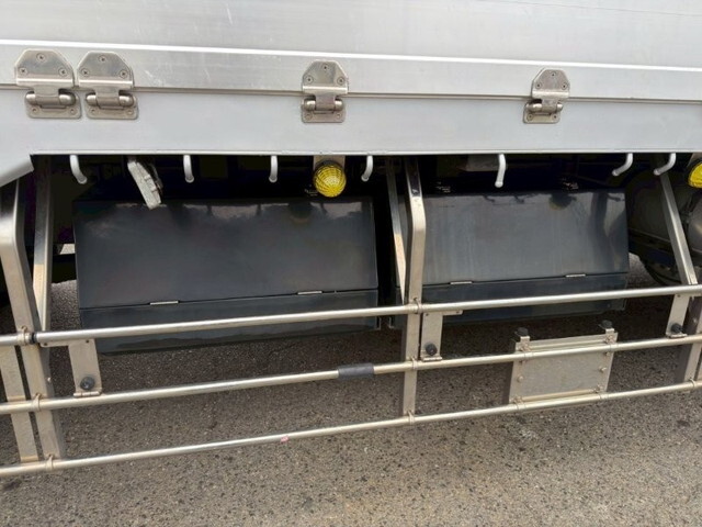 UDトラックスクオンアルミブロック大型（10t）[写真09]