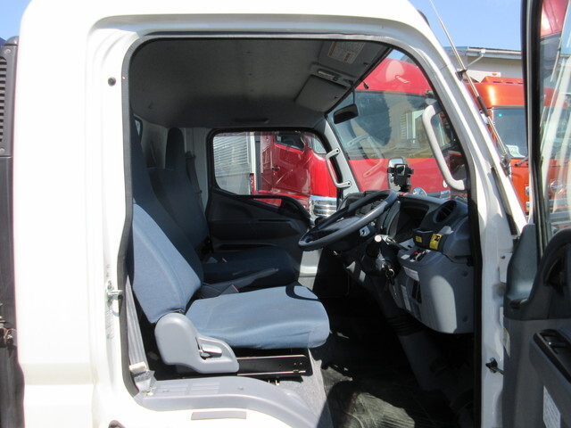 三菱ふそうキャンターセーフティローダー小型（2t・3t）[写真11]