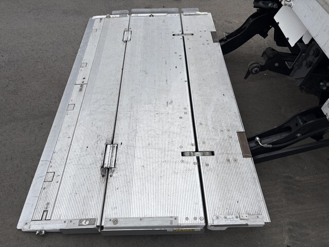 日野デュトロアルミバン小型（2t・3t）[写真18]