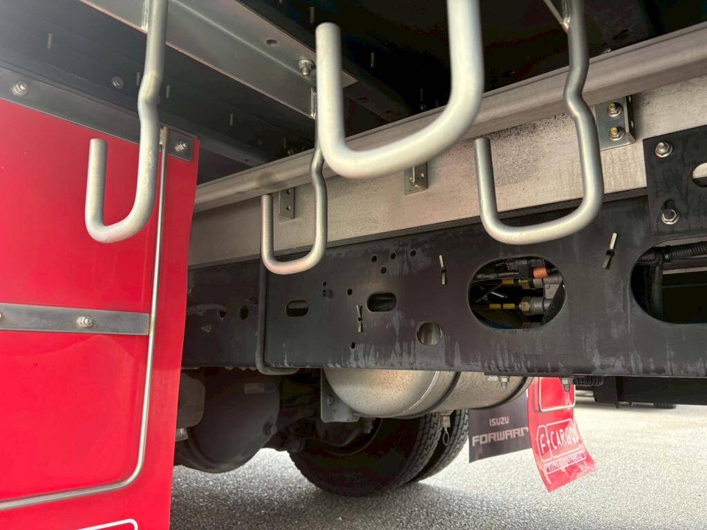 いすゞフォワードアルミウイング中型（4t）[写真14]