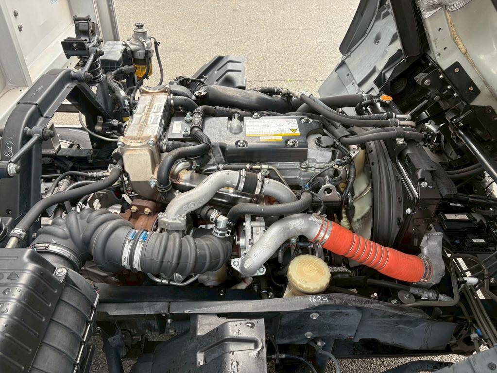 いすゞフォワードアルミウイング中型（4t）[写真18]