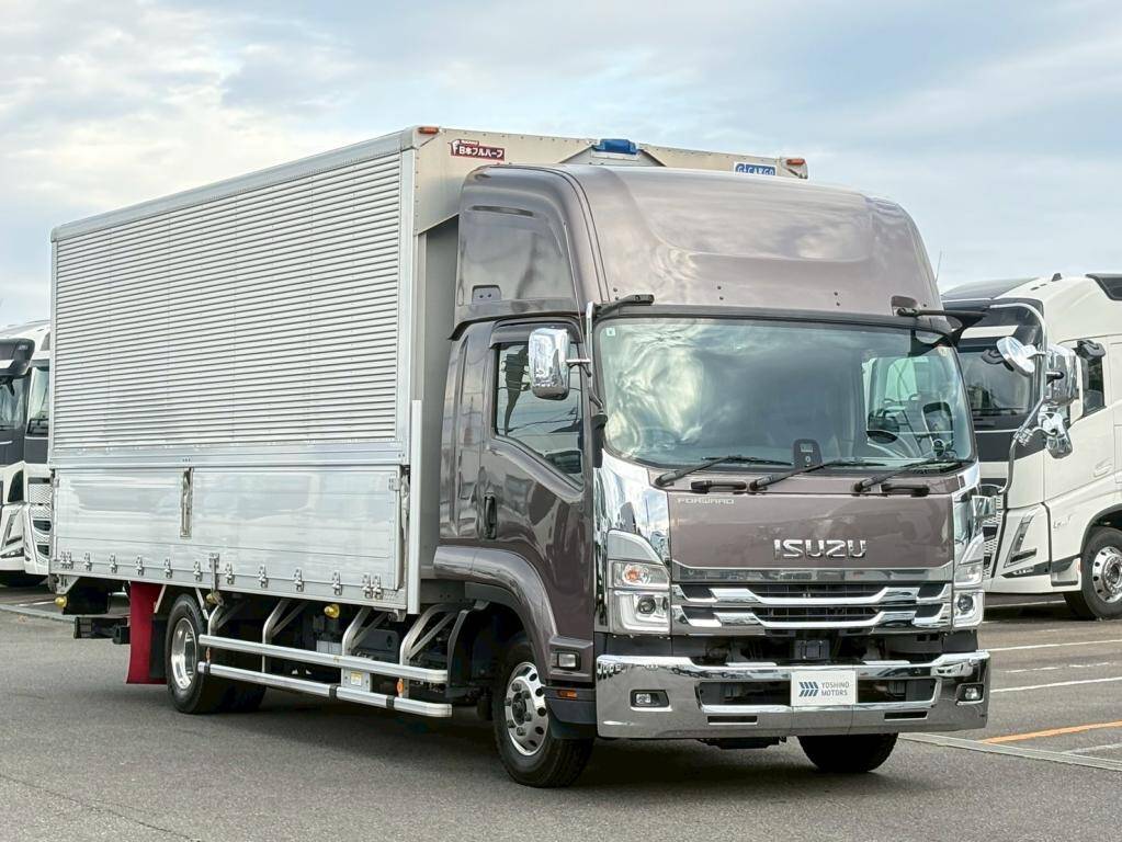 いすゞフォワードアルミウイング中型（4t）[写真02]