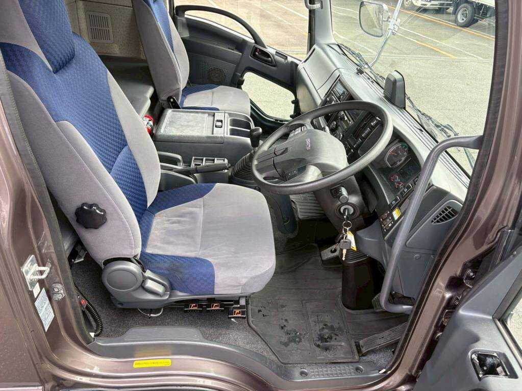 いすゞフォワードアルミウイング中型（4t）[写真20]